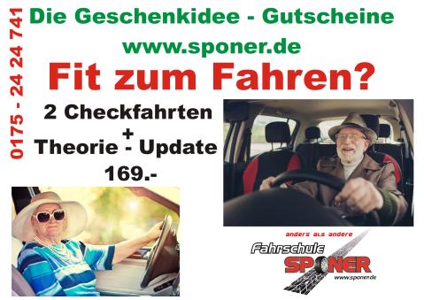 Plakatmotiv der Fahrschule Sponer: Zwei Senior*innen beim Autofahren. Es wird ein Paket mit Checkfahrten und Theorie-Update für 169 Euro beworben.