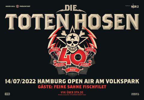 Plakatmotiv für das Jubiläumskonzert der Toten Hosen am 14. Juli 2022 im Hamburger Volkspark. Großes Logo mit Totenkopf. Gastband: Feine Sahne Fischfilet.